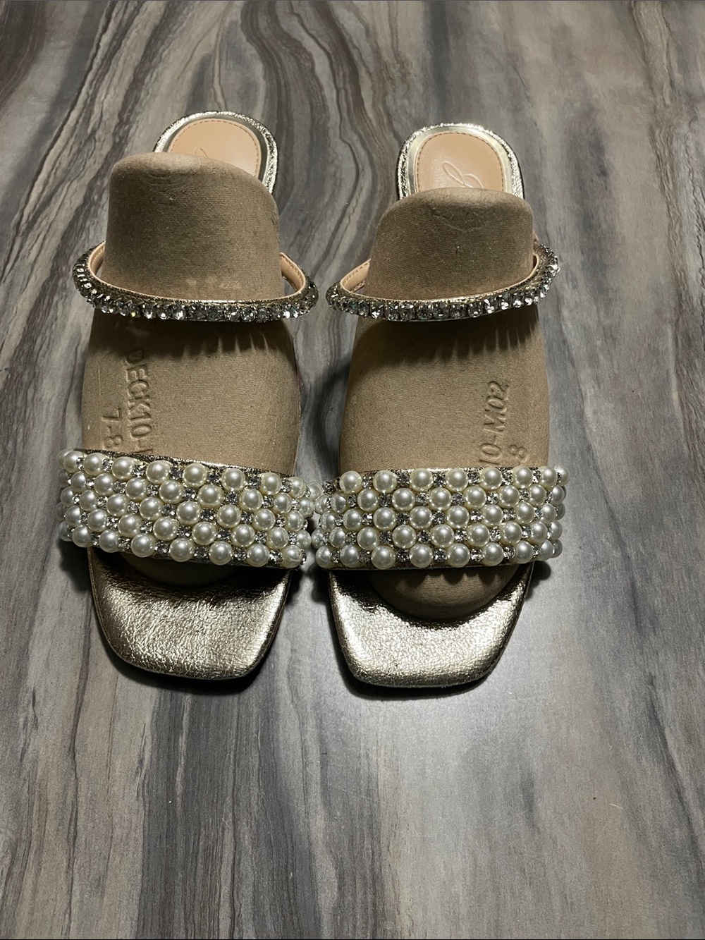 Badgley Mischka Pearl and rhinestones Metallic Gold Slide Sandals size 6
